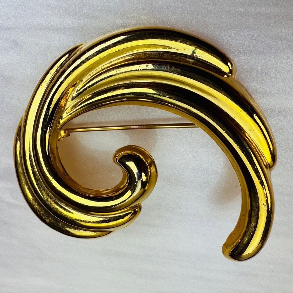 Vintage Goldtone Weighted Swirl Brooch